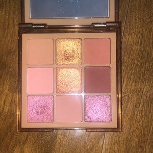 HUDA beauty Nude Medium